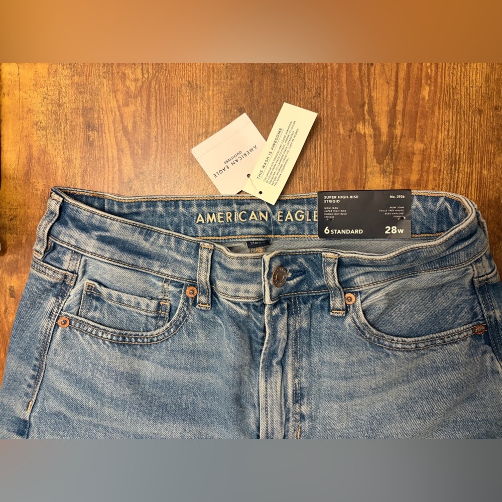 NWT American Eagle Strigid Ripped Mom Jeans in color-blown-out blue shade. - Picture 4 of 8